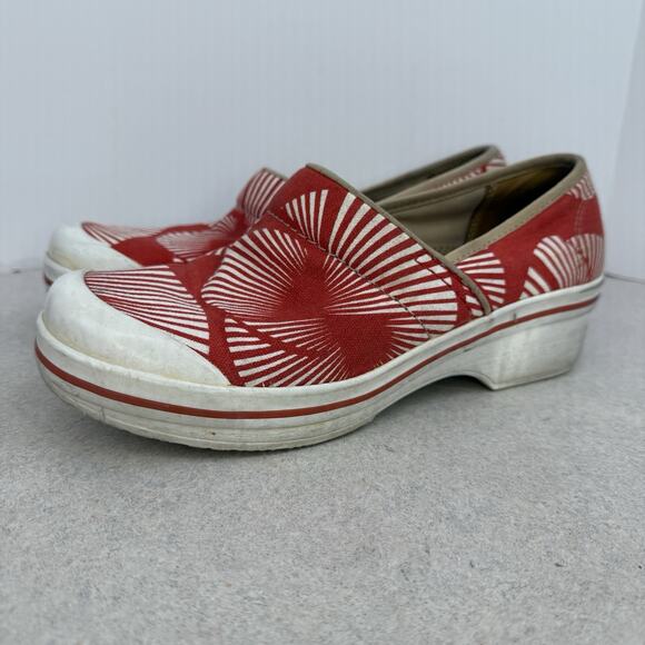 Dansko Red Fan Pattern Vegan Comfort Clogs Women’s Slip On Canvas Shoes Size 38 - Picture 6 of 13